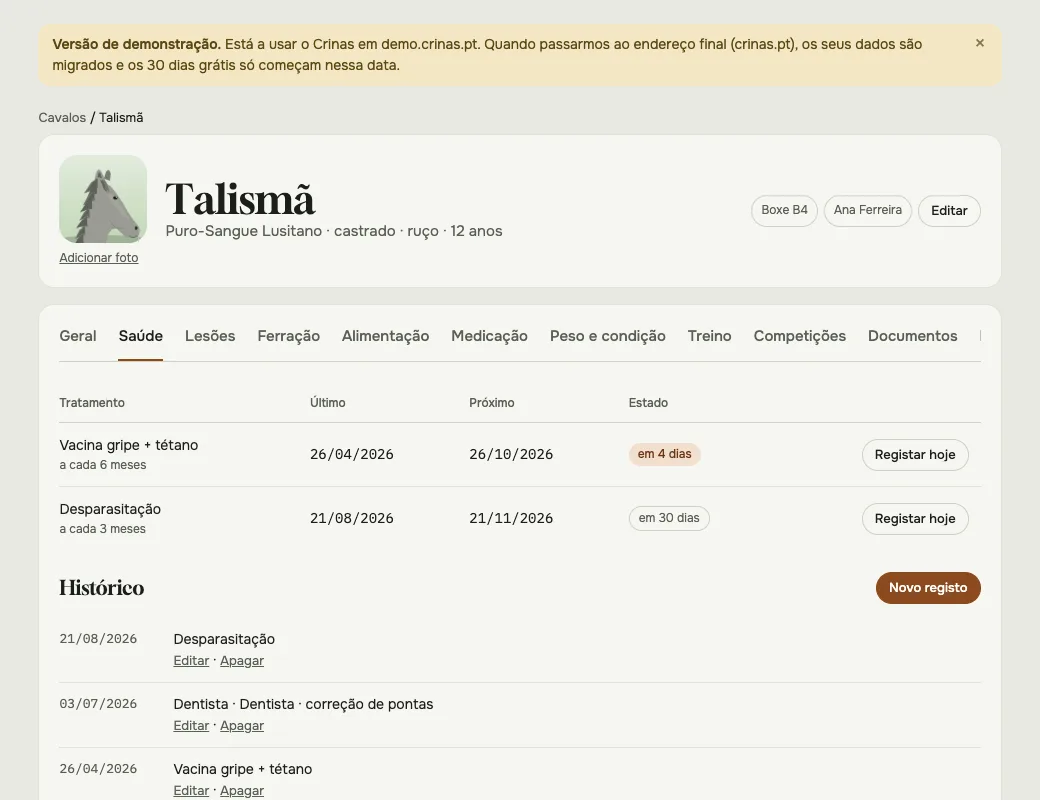 A ficha de um cavalo no separador Saúde, com o historial e o calendário de tratamentos